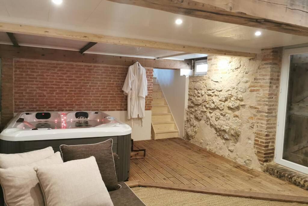 Gite Le Jardin Secret Et Gite Au Temps Suspendu Montpezat  외부 사진