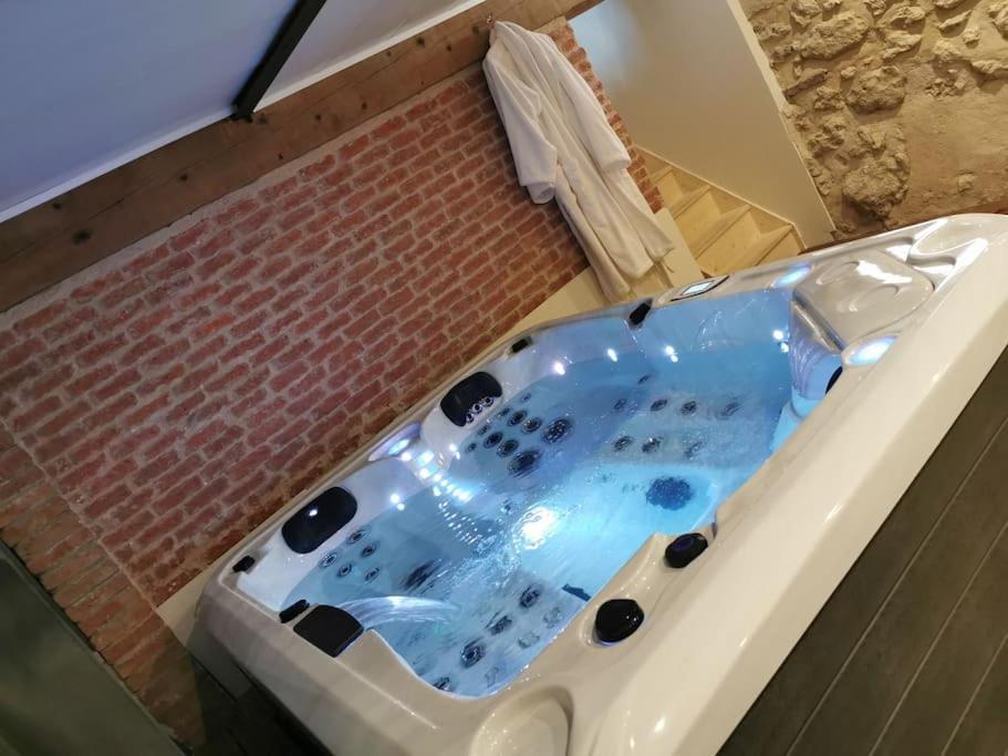 Gite Le Jardin Secret Et Gite Au Temps Suspendu Montpezat  외부 사진